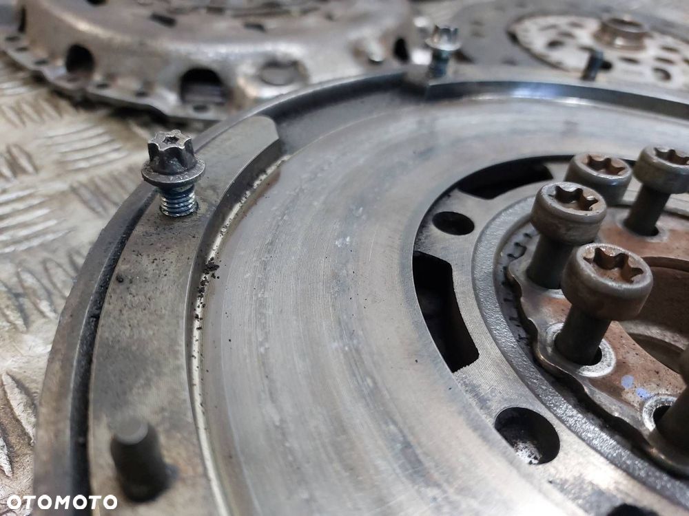 KOŁO DWUMASOWE + TARCZA + DOCISK + ŁOŻYSKO OPOROWE OPEL VECTRA C 2.2 DTI - 2