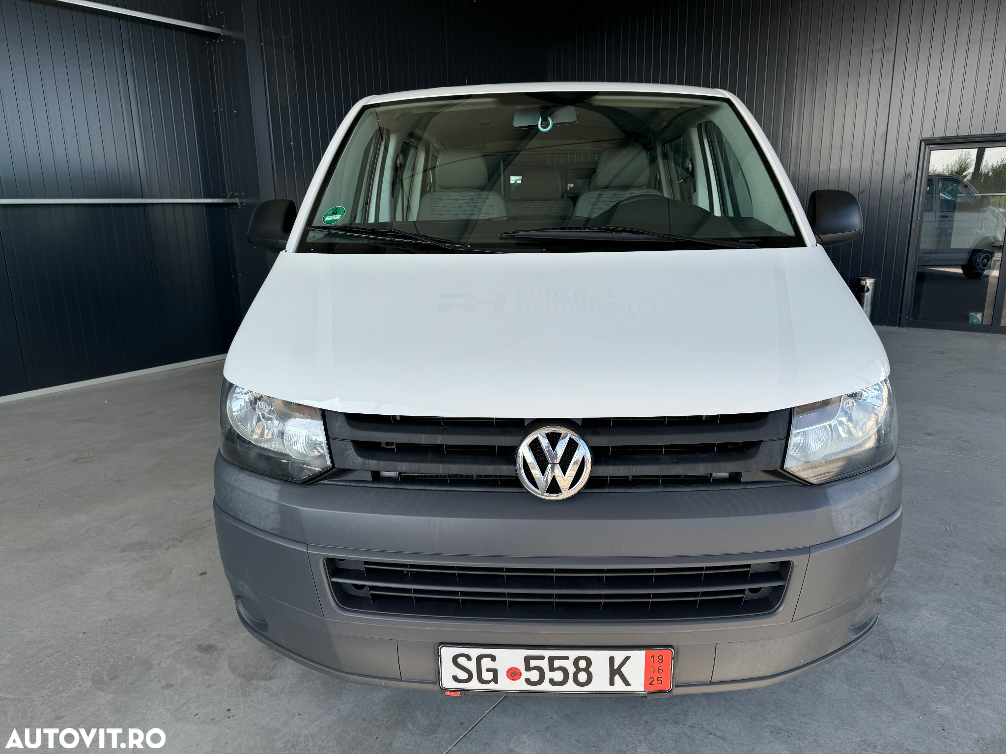Volkswagen Transporter - 11