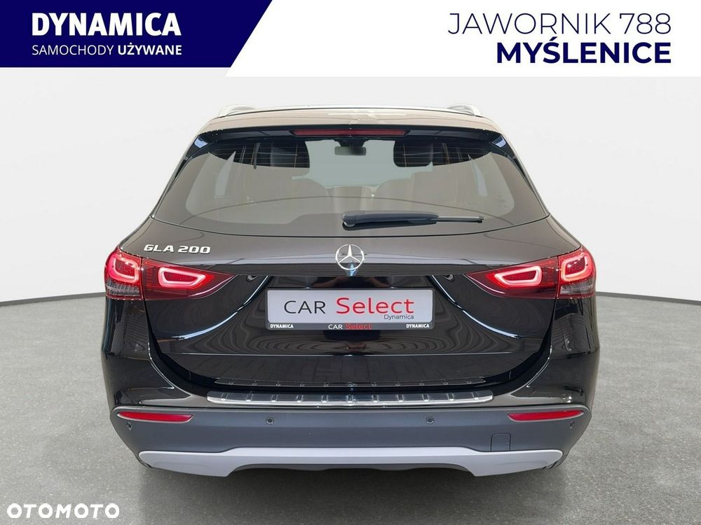 Mercedes-Benz GLA - 8