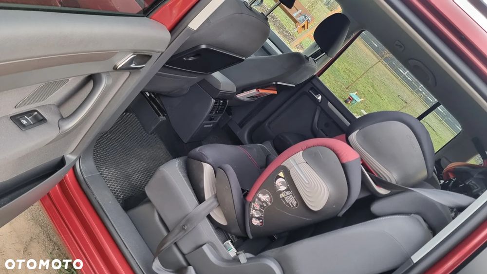 Volkswagen Touran 2.0 TDI DPF Highline - 12