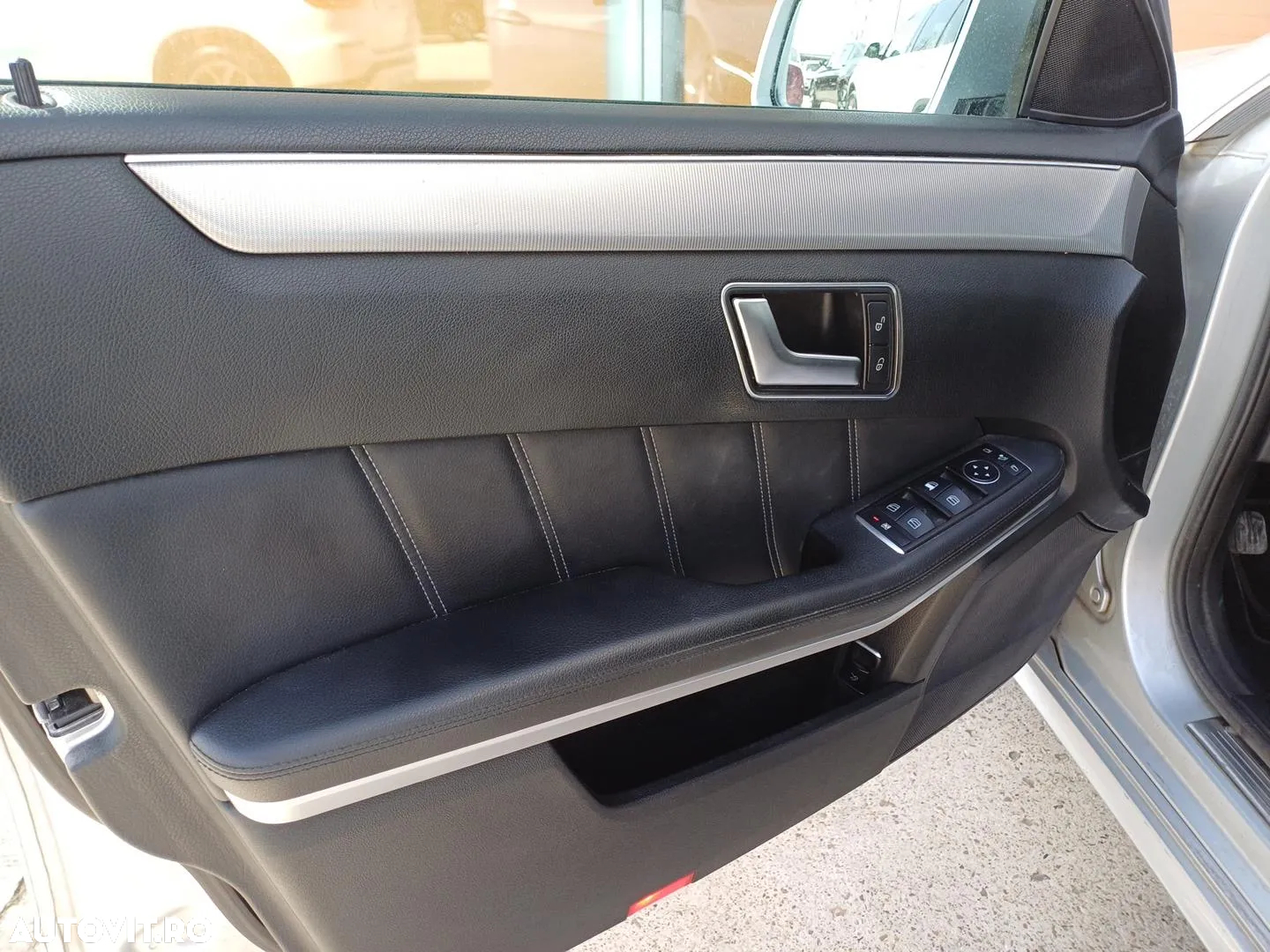 Mercedes-Benz E 220 CDI DPF BlueEFFICIENCY 7G-TRONIC Avantgarde - 9