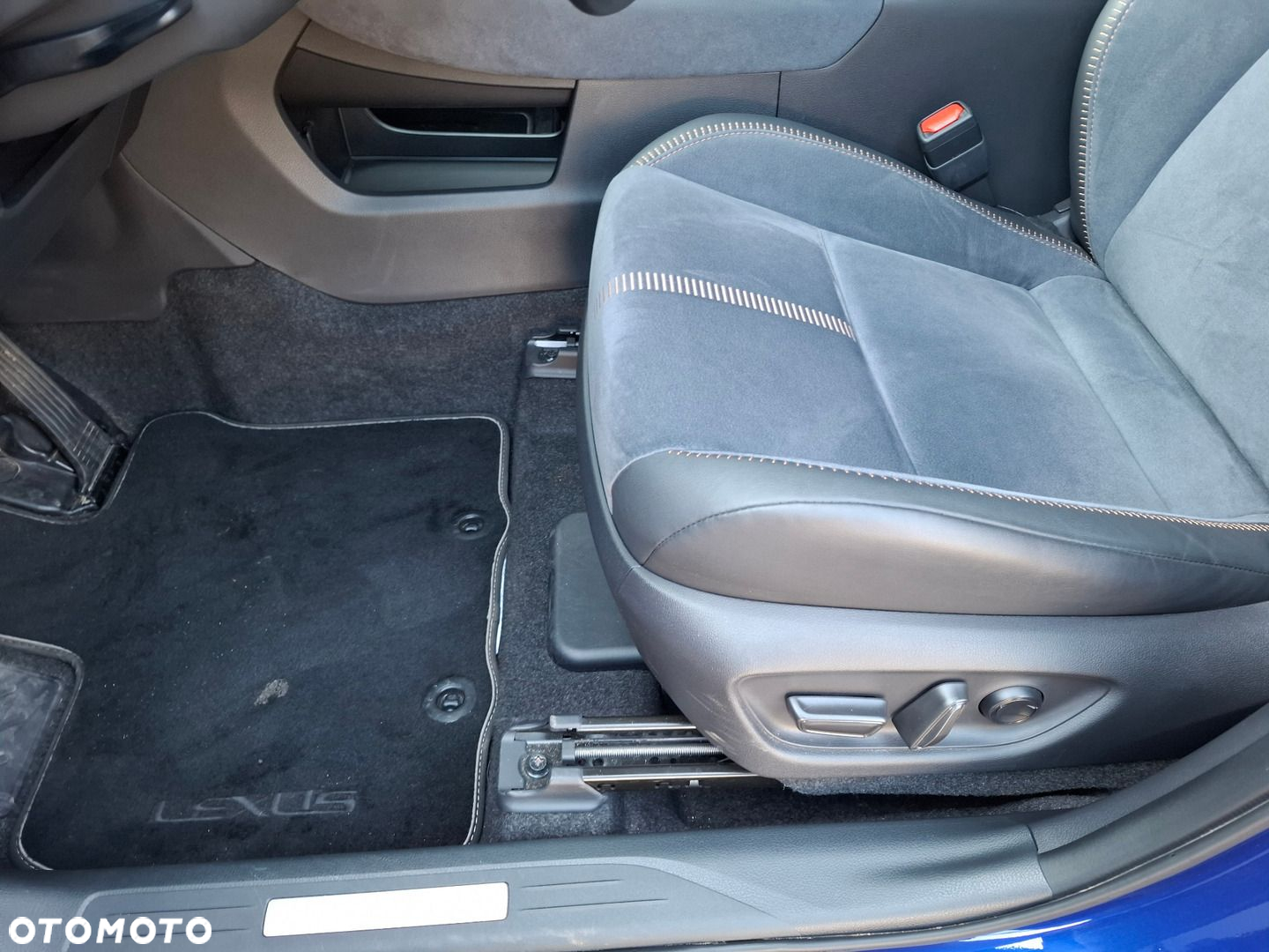 Lexus LBX 1.5 Hybrid Cool - 14