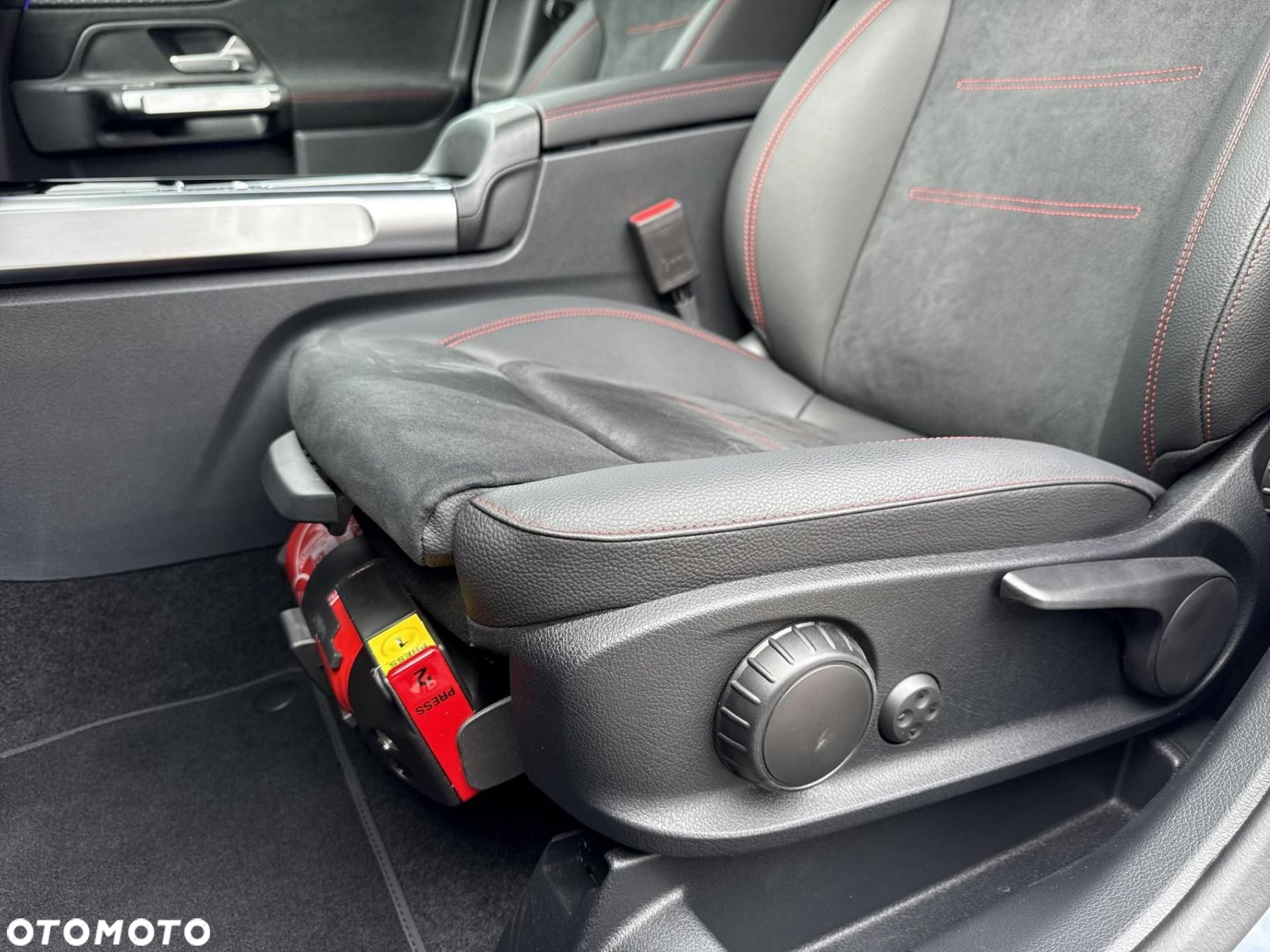 Mercedes-Benz GLB - 12