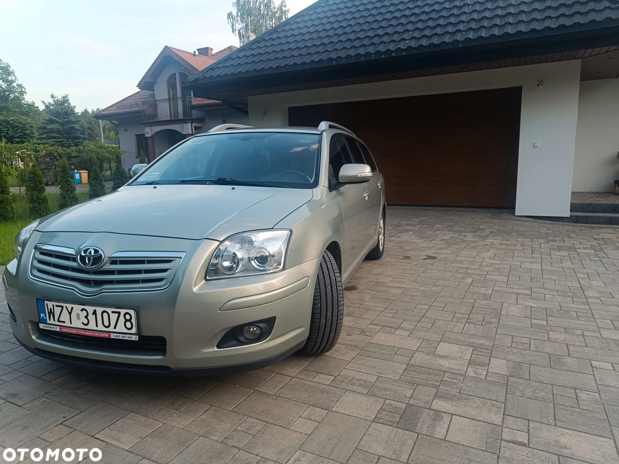 Toyota Avensis 2.0 D-4D Sol+NAVI - 11