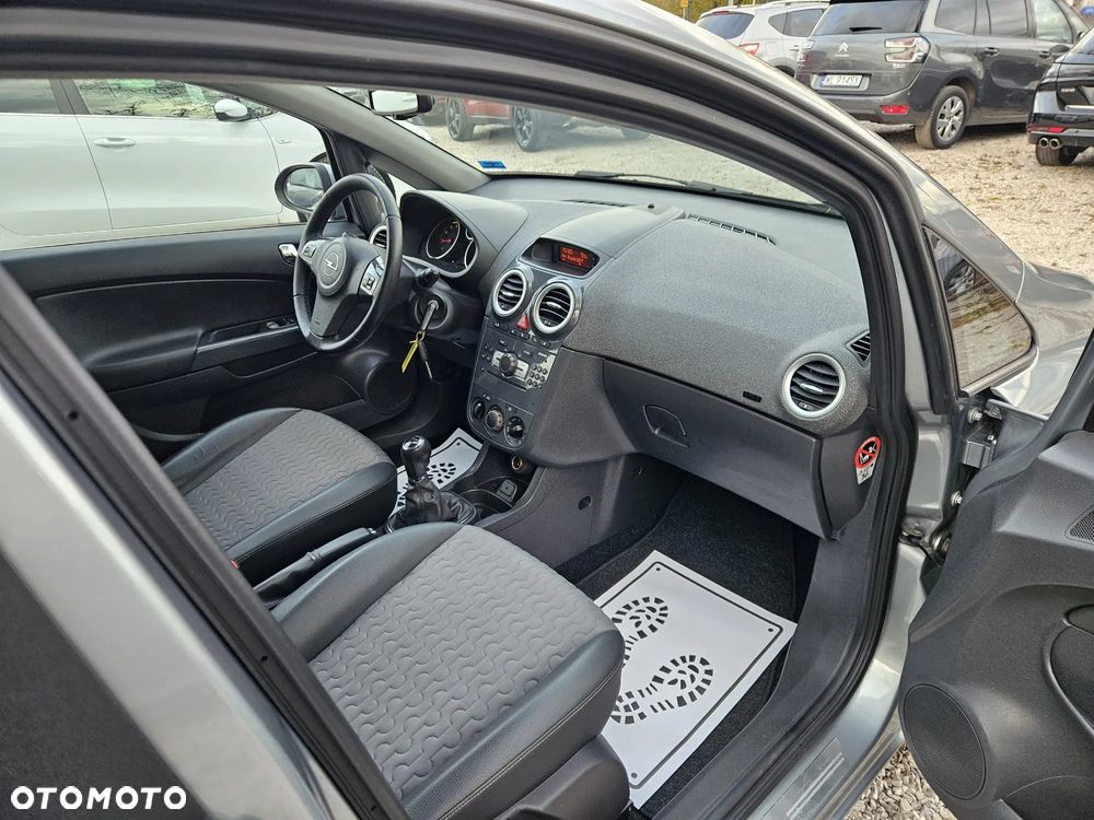 Opel Corsa 1.4 16V Innovation - 14