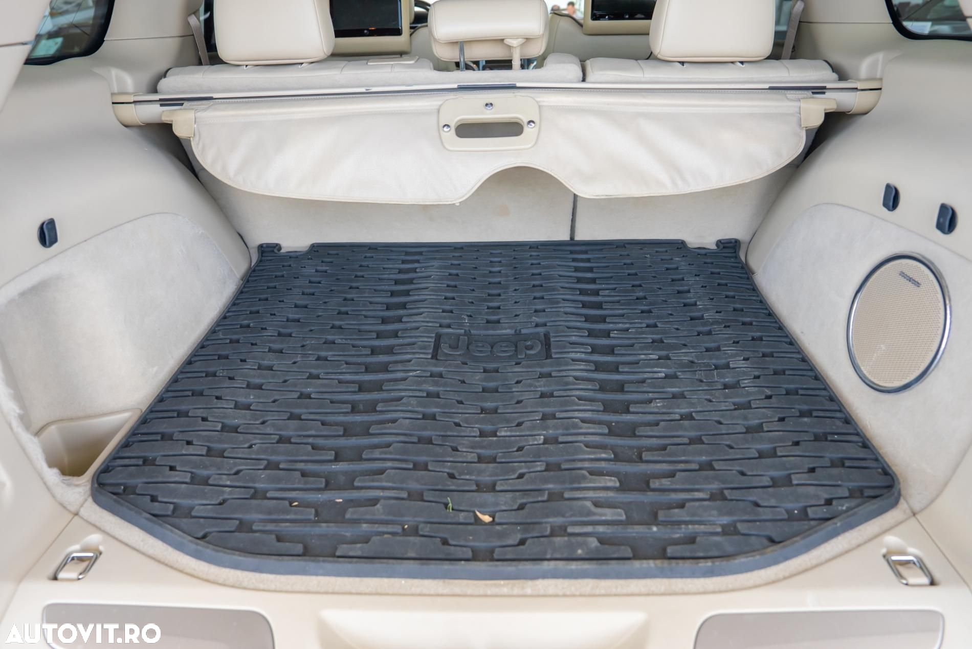 Jeep Grand Cherokee - 23