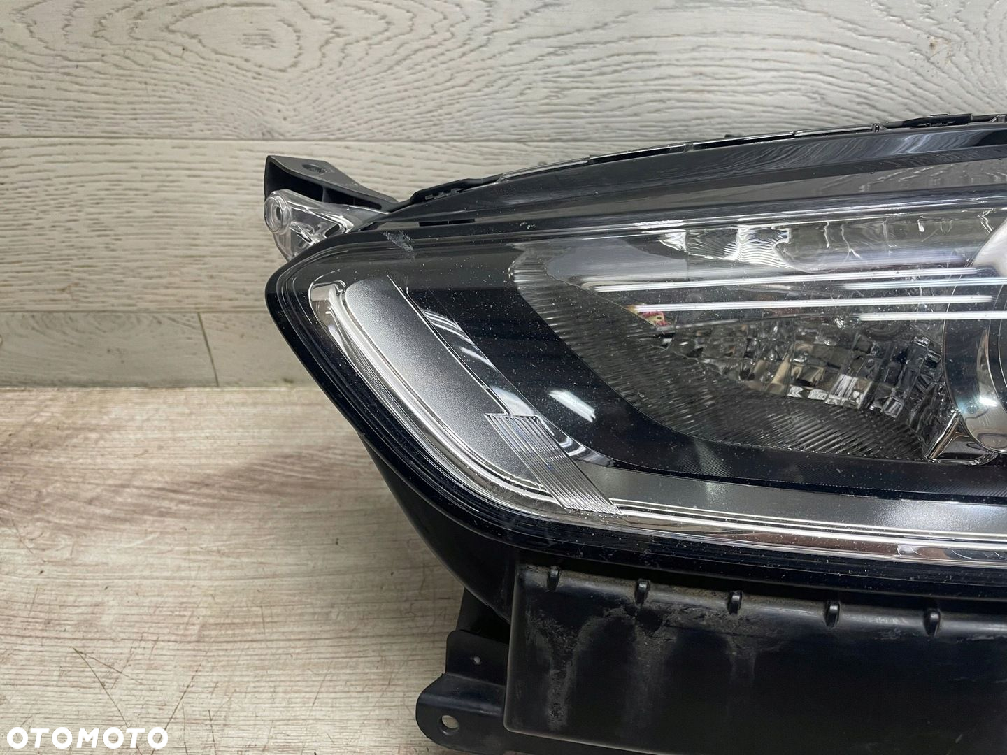 Lampa przednia lewa Ford Mondeo MK V 2 - 2