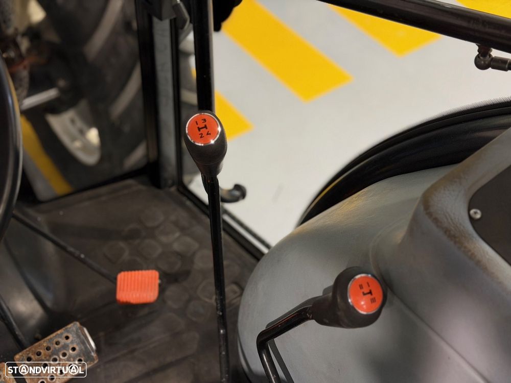 New Holland TD5050 Cabine AC 4RM - 9