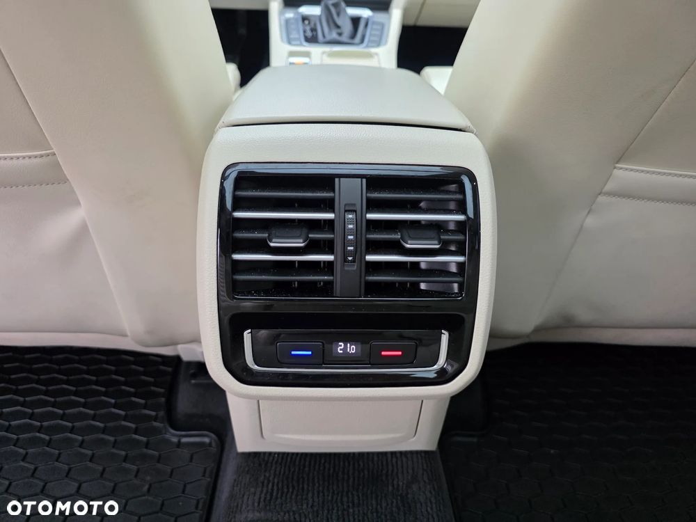 Volkswagen Passat Alltrack 2.0 TSI BMT 4Mot DSG - 26
