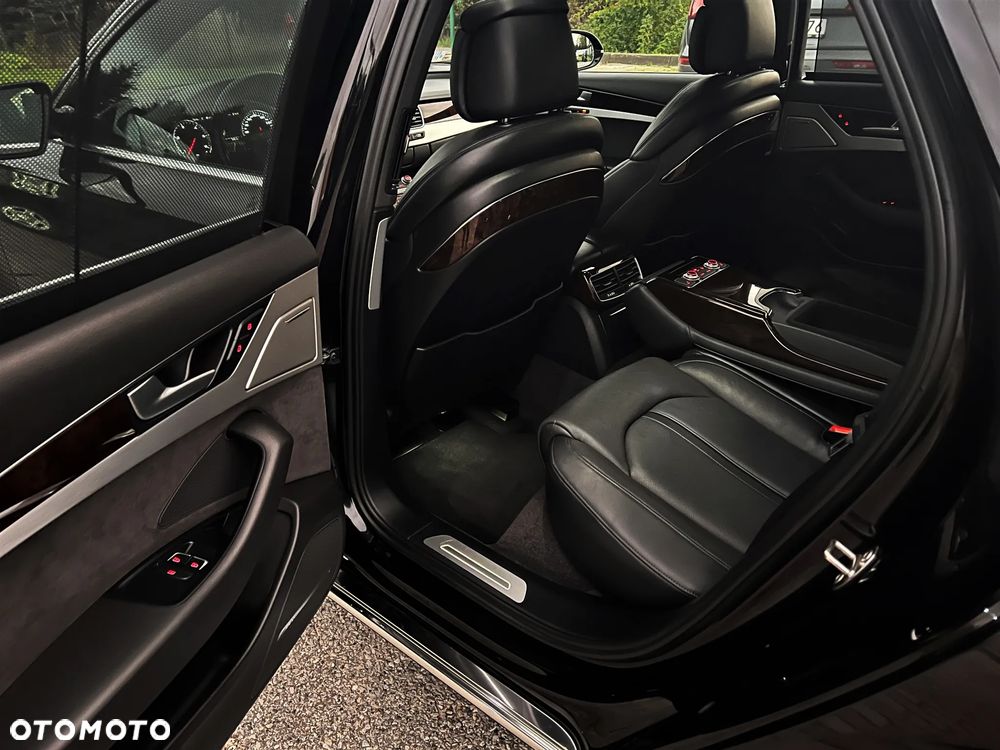 Audi A8 4.2 TDI DPF (clean diesel) quattro tiptronic - 39