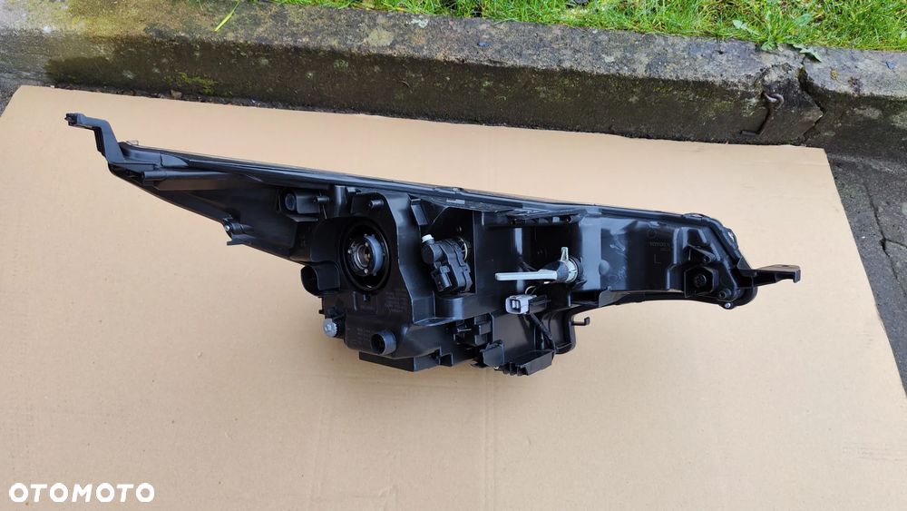 Avensis T27 II Lift 15-18 Lampa Przód Lewa Soczewka + DRL LED Europa - 5