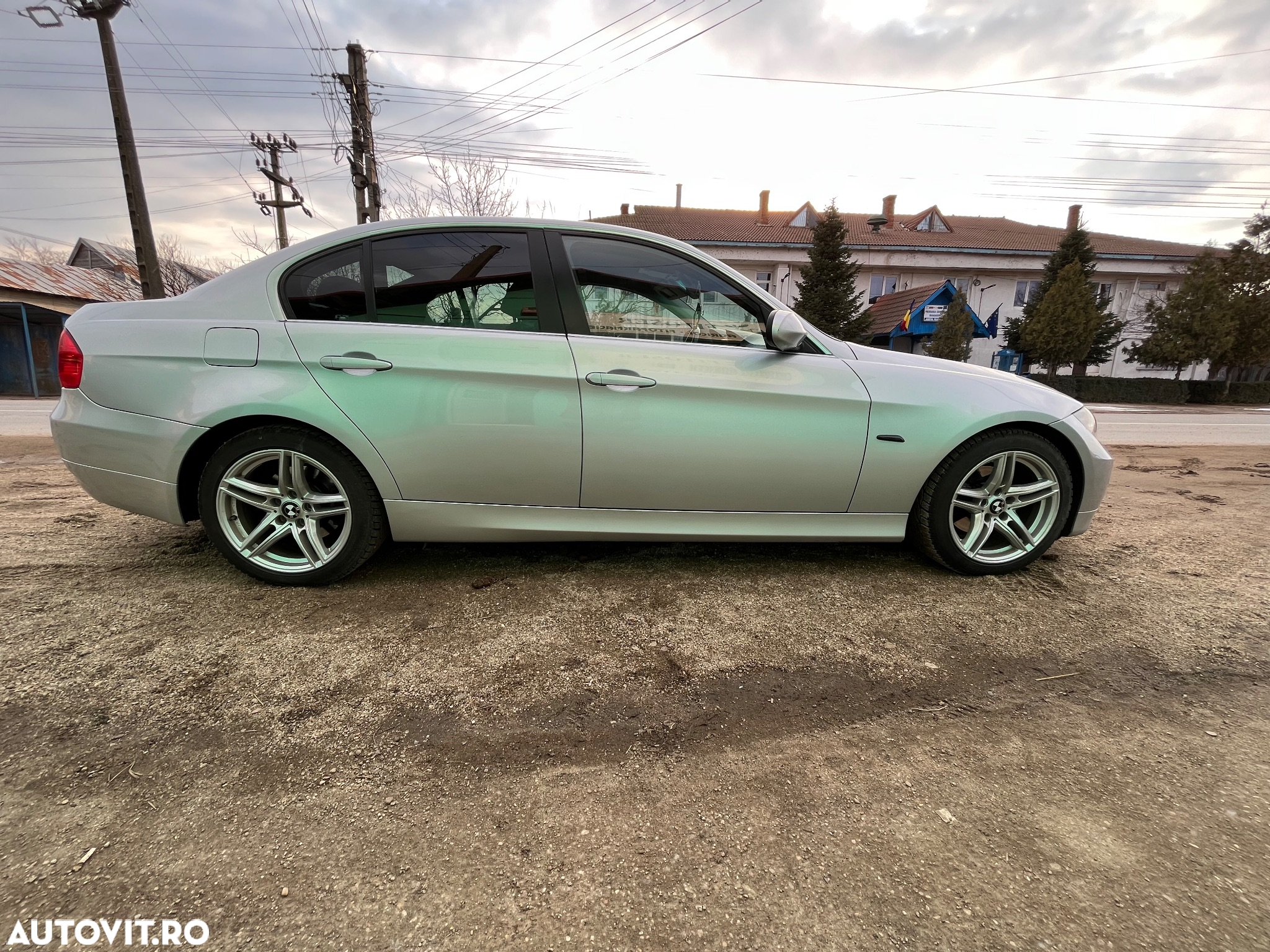 BMW Seria 3 325xi Touring - 14
