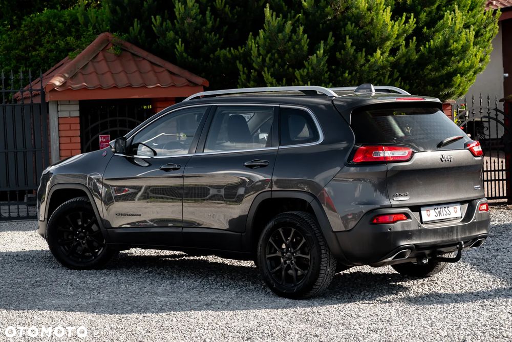 Jeep Cherokee - 16