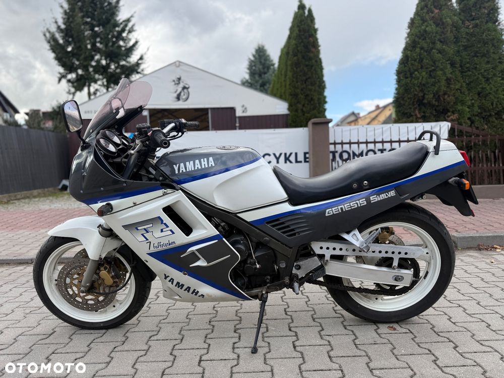 Yamaha FZ - 16
