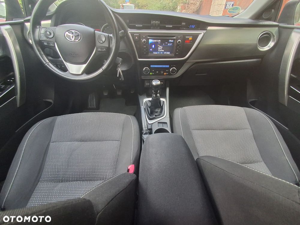 Toyota Auris 1.6 Premium Comfort - 32