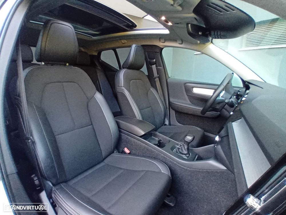 Volvo XC 40 1.5 T3 Momentum Tech Edition - 9