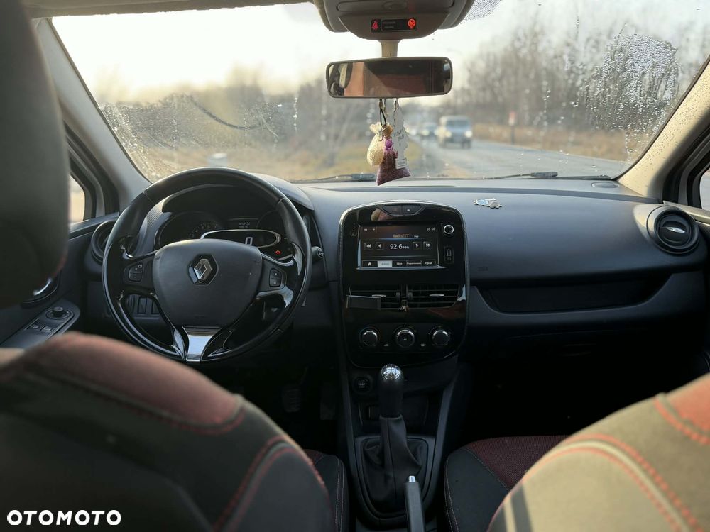Renault Clio 1.2 16V 75 Life - 9
