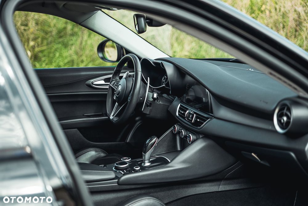 Alfa Romeo Giulia 2.0 Turbo 16V AT8-Q4 Veloce - 18