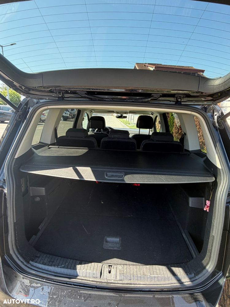 Volkswagen Touran - 6
