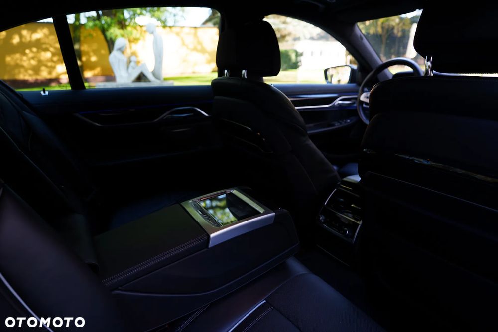 BMW Seria 7 730d mHEV - 15