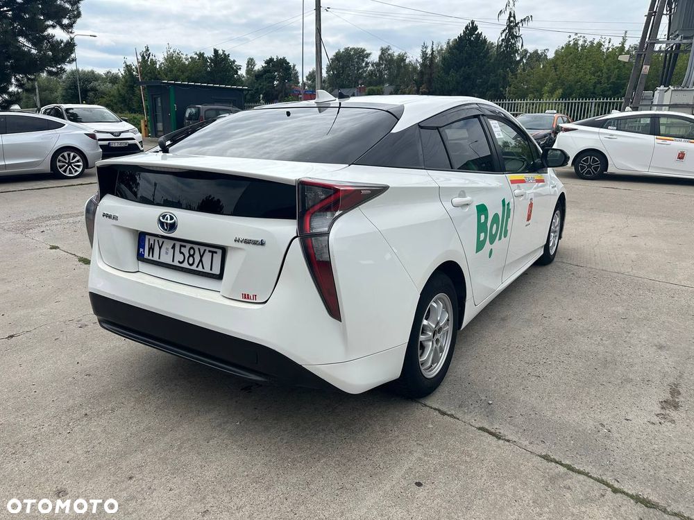 Toyota Prius (Hybrid) Executive - 3