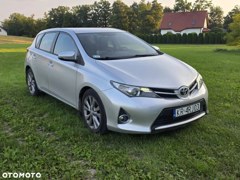 Toyota Auris 1.6 Premium MS - 3