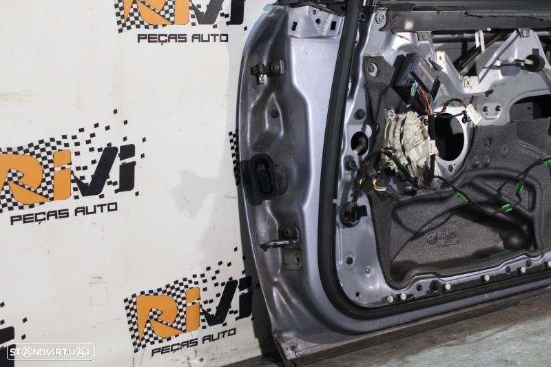 Porta Frente Direita Audi A6 (4F2, C6)  Porta Frontal Direita Audi A6 - 8