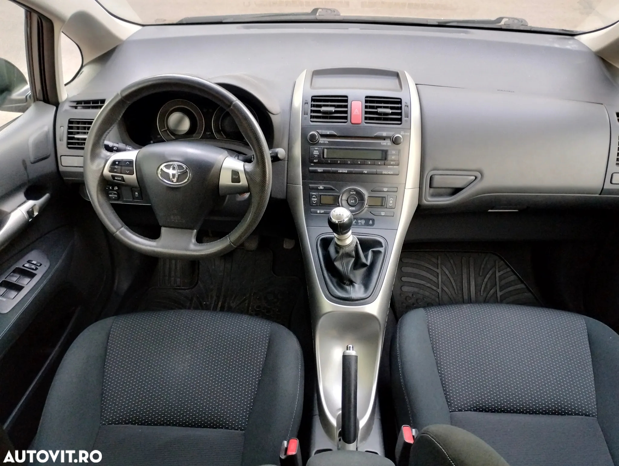 Toyota Auris 1.3 Dual VVT-i Executive - 6