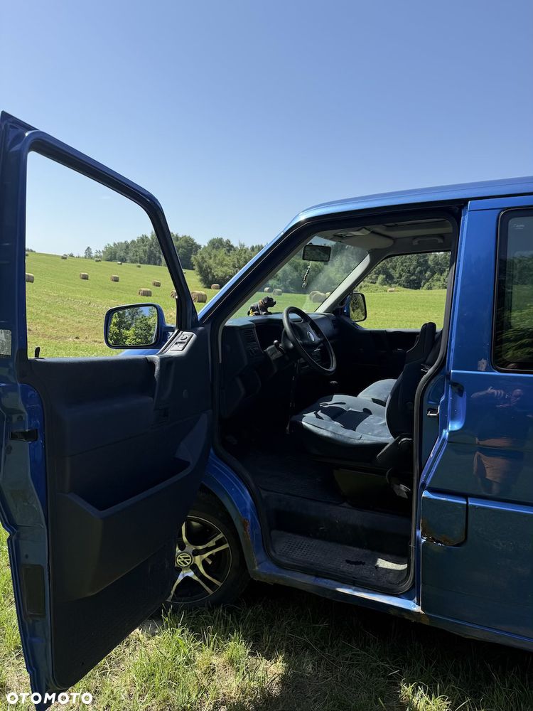 Volkswagen Caravelle - 11