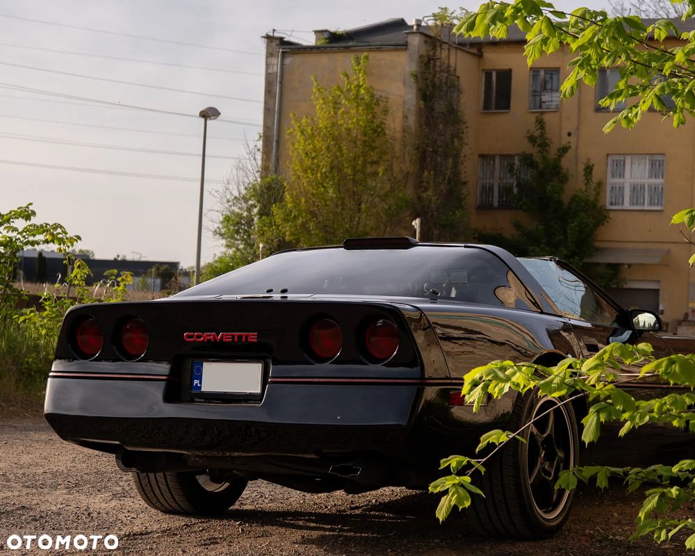 Chevrolet Corvette - 4