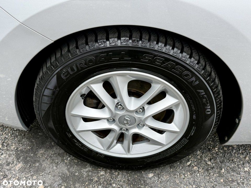 Hyundai i30 blue Kombi 1.6 GDi Passion - 16