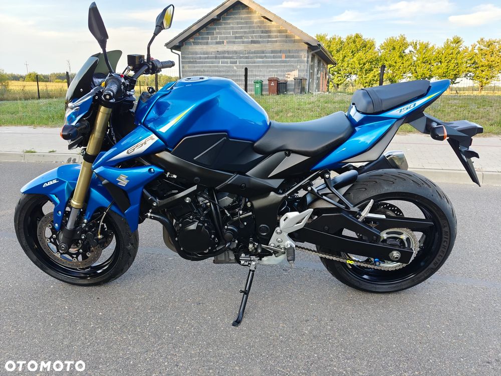 Suzuki GSR - 6