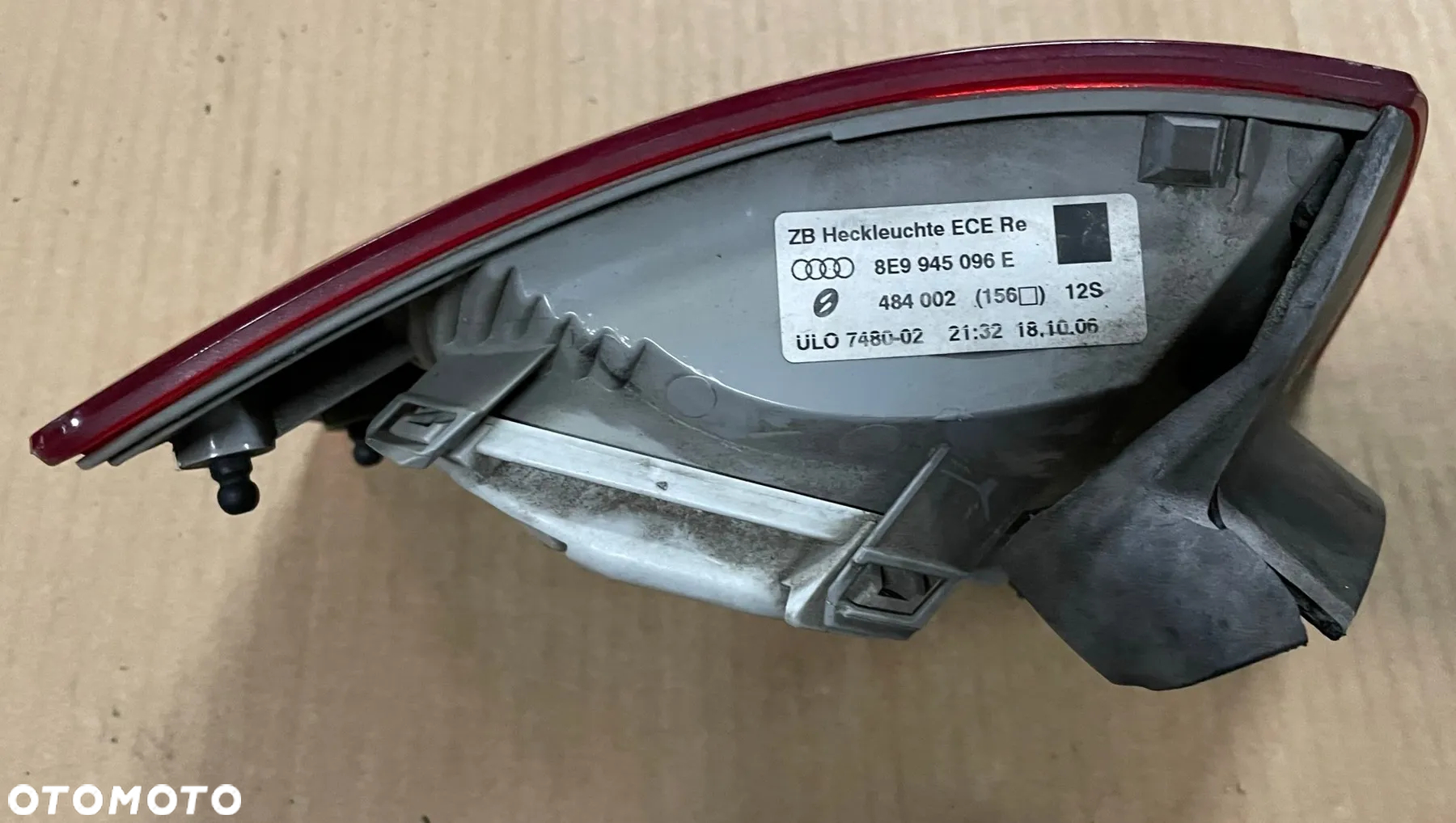 Audi A4 B7 8E Avant lampa tył tylna prawa w błotnik z wkładem - 2