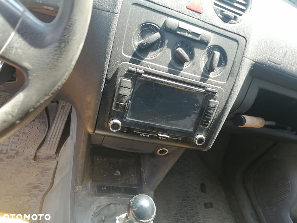 Volkswagen Caddy III (03-10r.) 1.9D 104KM. Silnik BJB Skrzynia GQR lakier LD5Q  D5Q.Cały na części.GWARANCJA !!! Przód Tył Zestaw Komplet Drzwi Klapa Zderzak Błotnik Maska Grill Atrapa Szyba Pas Lampa Lusterko Boczki Fotel Kanapa Kokpit Deska Rozdzielcza Przełącznik Włącznik Sterownik Przewody Wiązka Instalacja Moduł Komputer Czujnik Listwa Pompa Alternator Wtryski Głowica Rozrusznik Kompresor Sprzęgło Dwumas Silnik Skrzynia ABS Klimatyzacji Paliwa Wspomagania Kolektor Turbina Przepustnica Zawór Chłodnica Koło Hak Belka Sanki Zawieszenie Mcpherson Półoś Amortyzator Wydech Tłumik Zacisk Most - 11