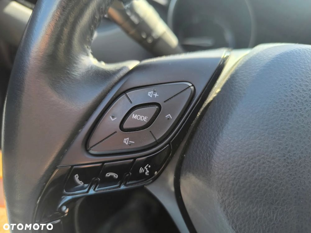 Toyota C-HR 2.0 Hybrid Executive - 24