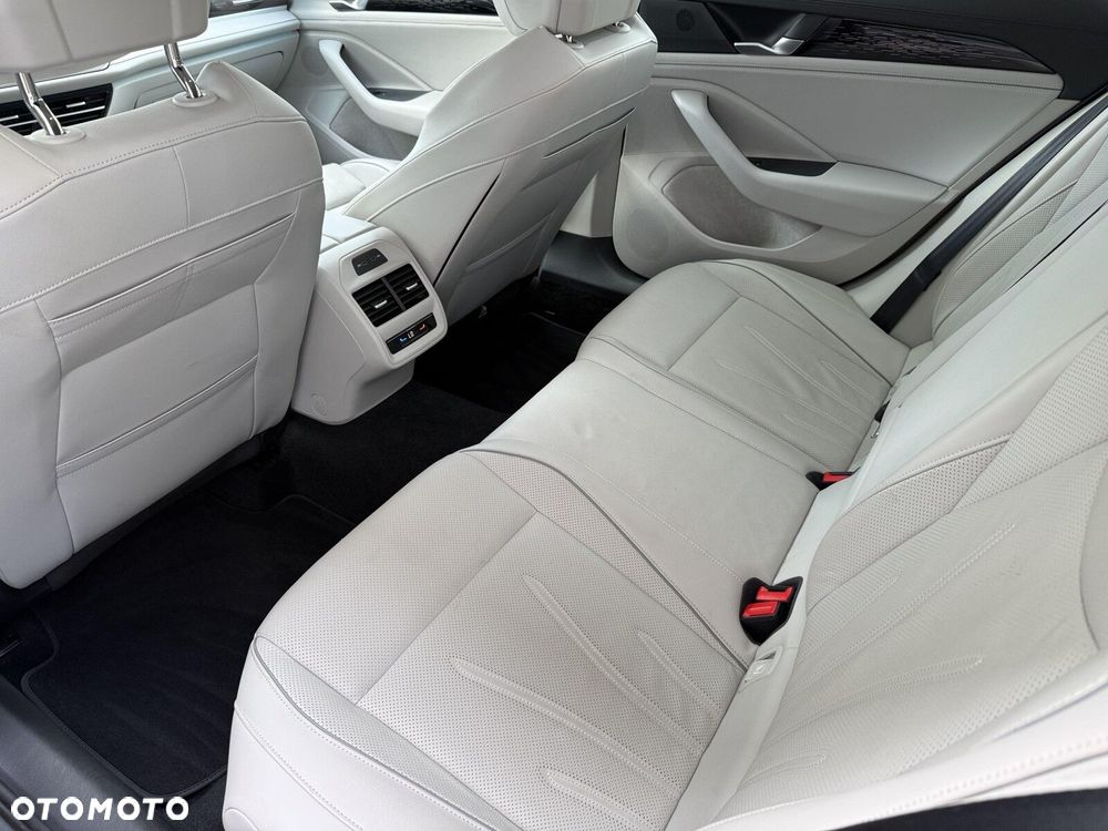 Volkswagen Passat - 15