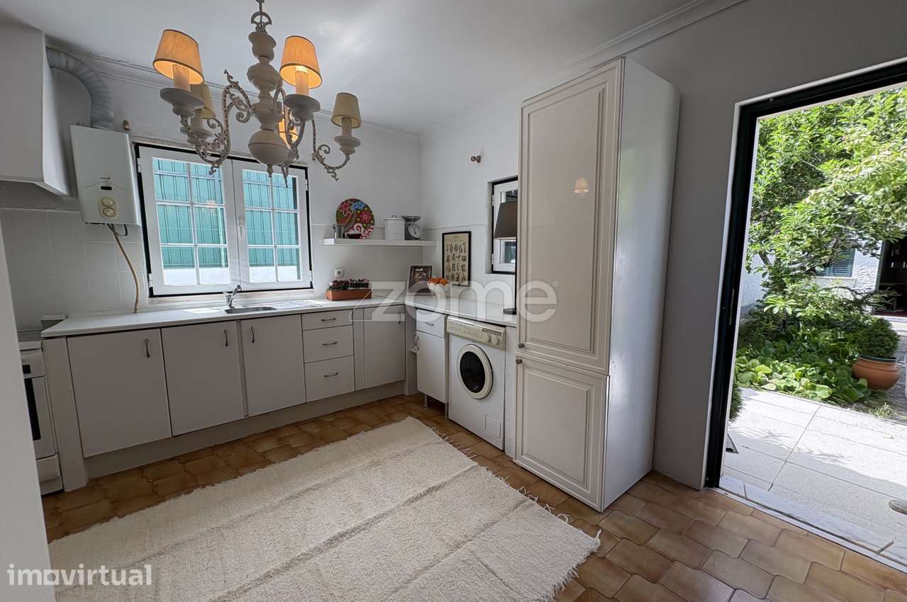 Moradia com logradouro, área total de 520m2 nas Raposeiras/Sintra  - Grande imagem: 4/45