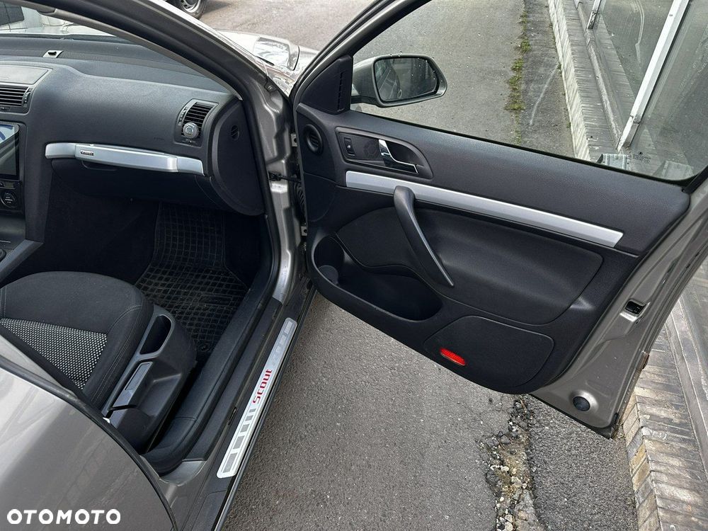 Skoda Octavia 2.0 TDI DPF 4x4 Scout - 24