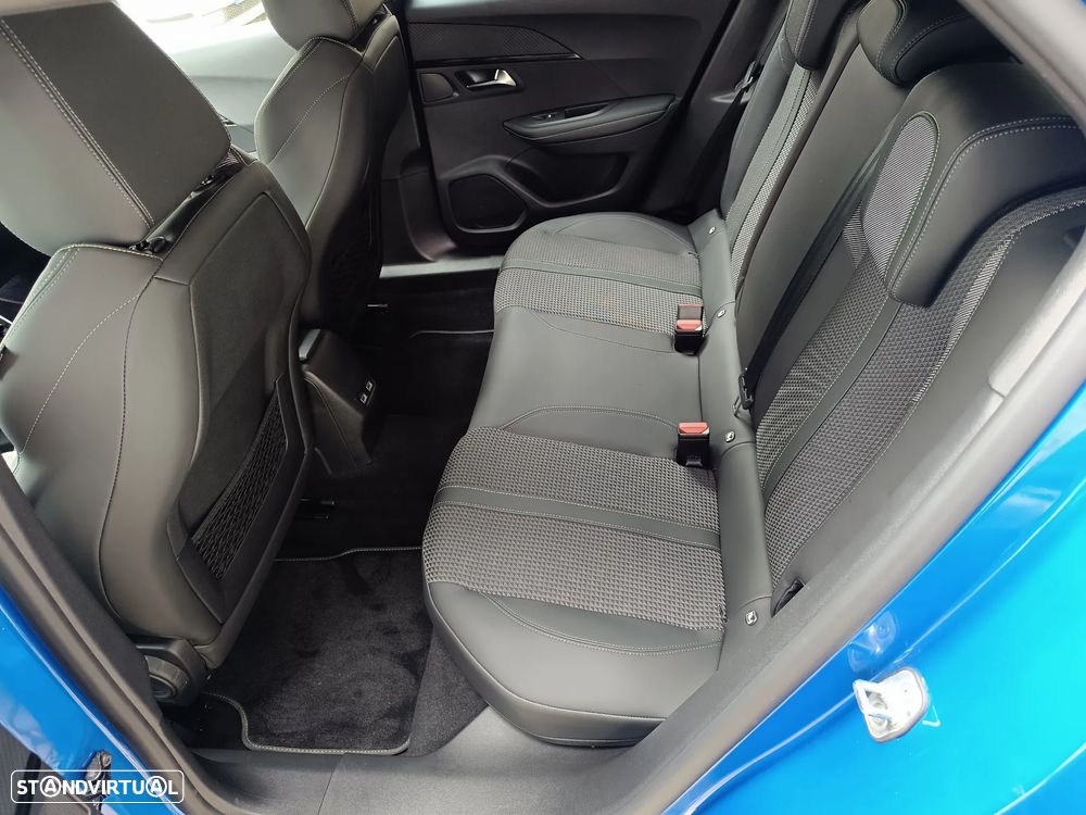 Peugeot 2008 PureTech 130 EAT8 GT - 16