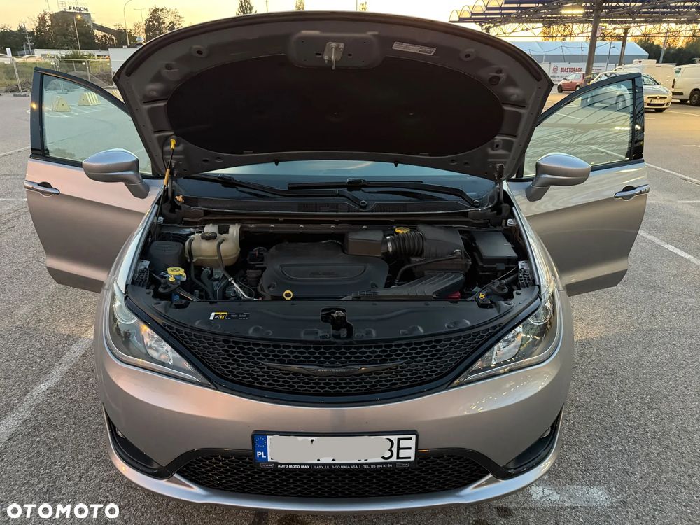 Chrysler Pacifica - 12