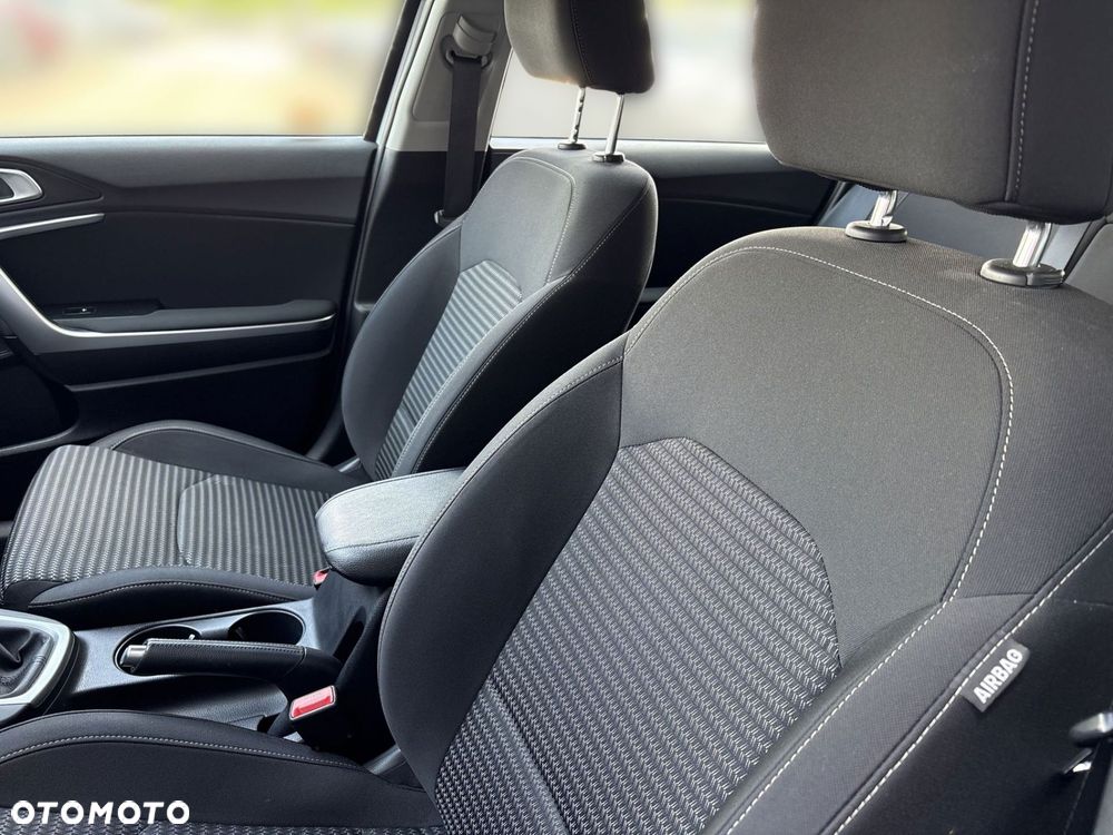 Kia Ceed - 11