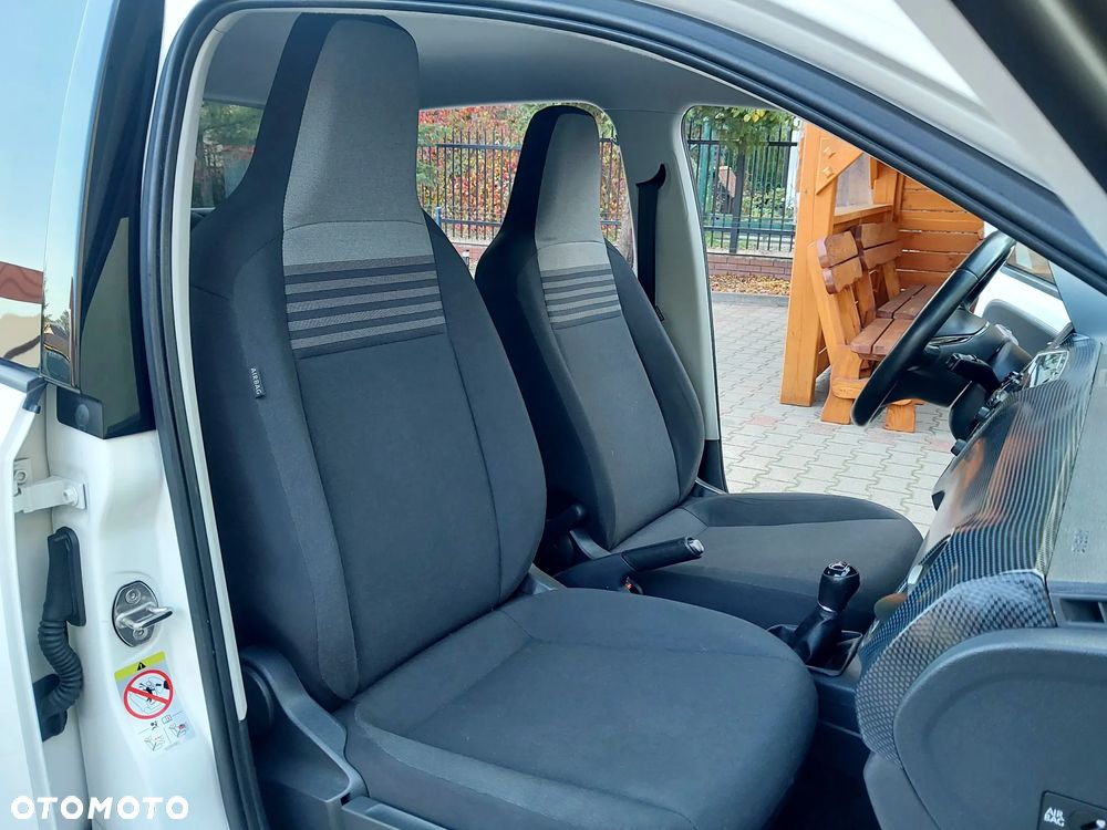 Volkswagen up! black - 29