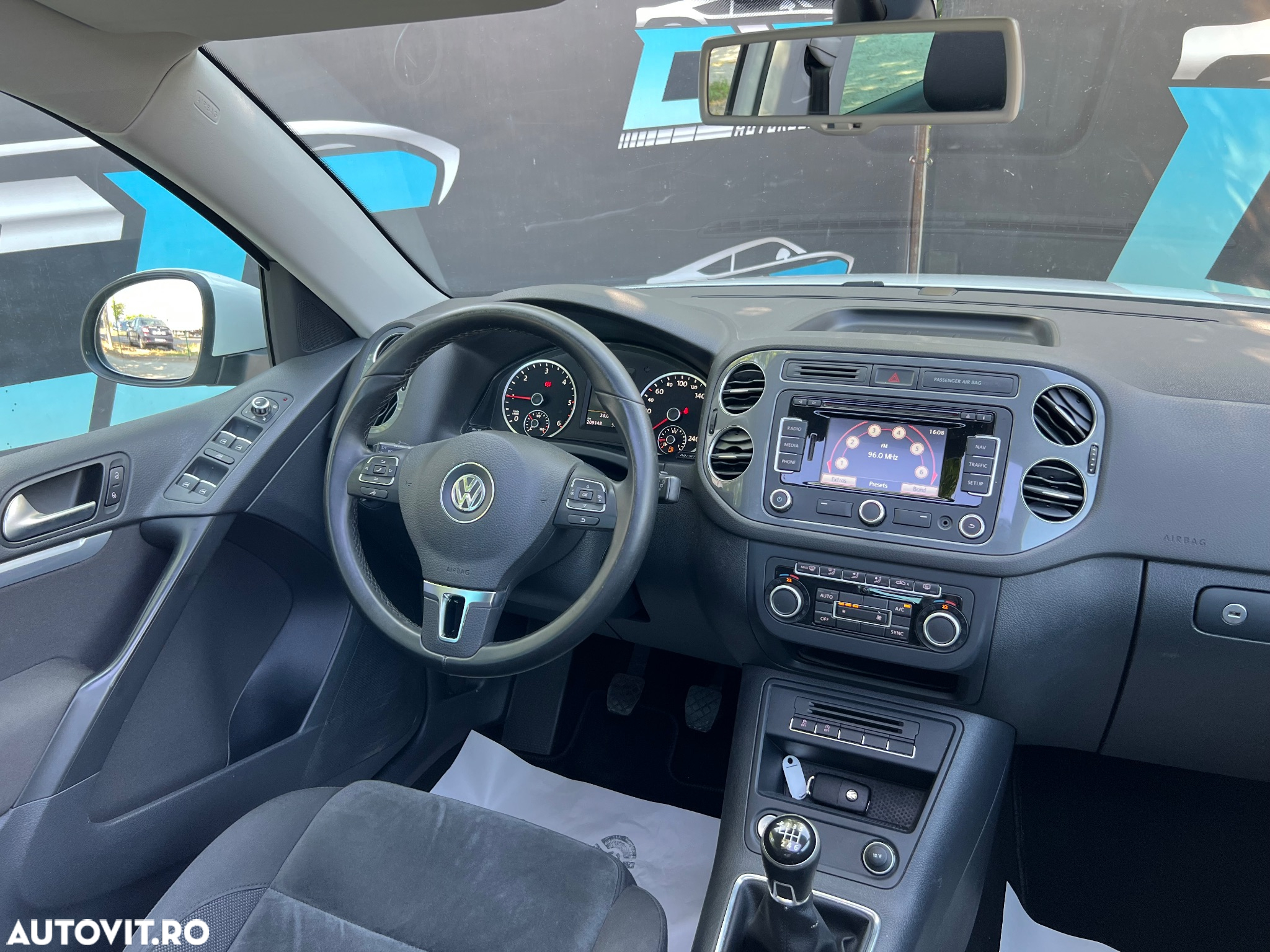 Volkswagen Tiguan 2.0 TDI BMT Sport & Style - 9