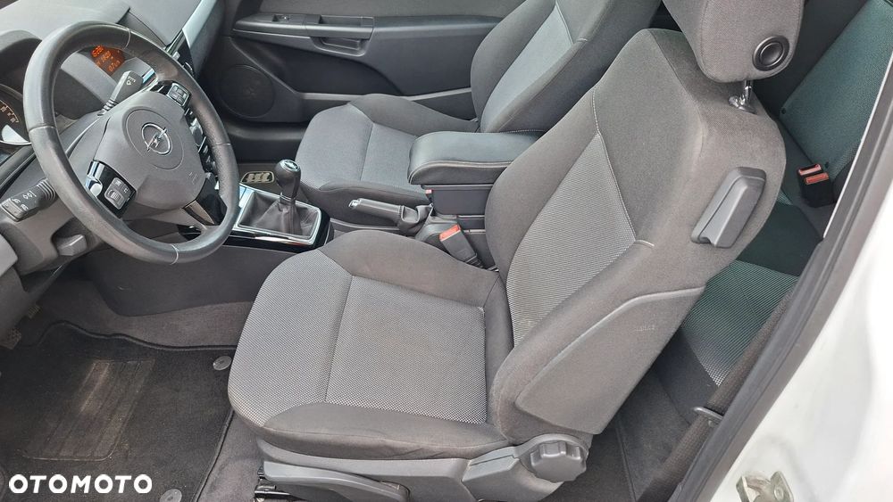 Opel Astra 1.6 Edition 111 Jahre - 12