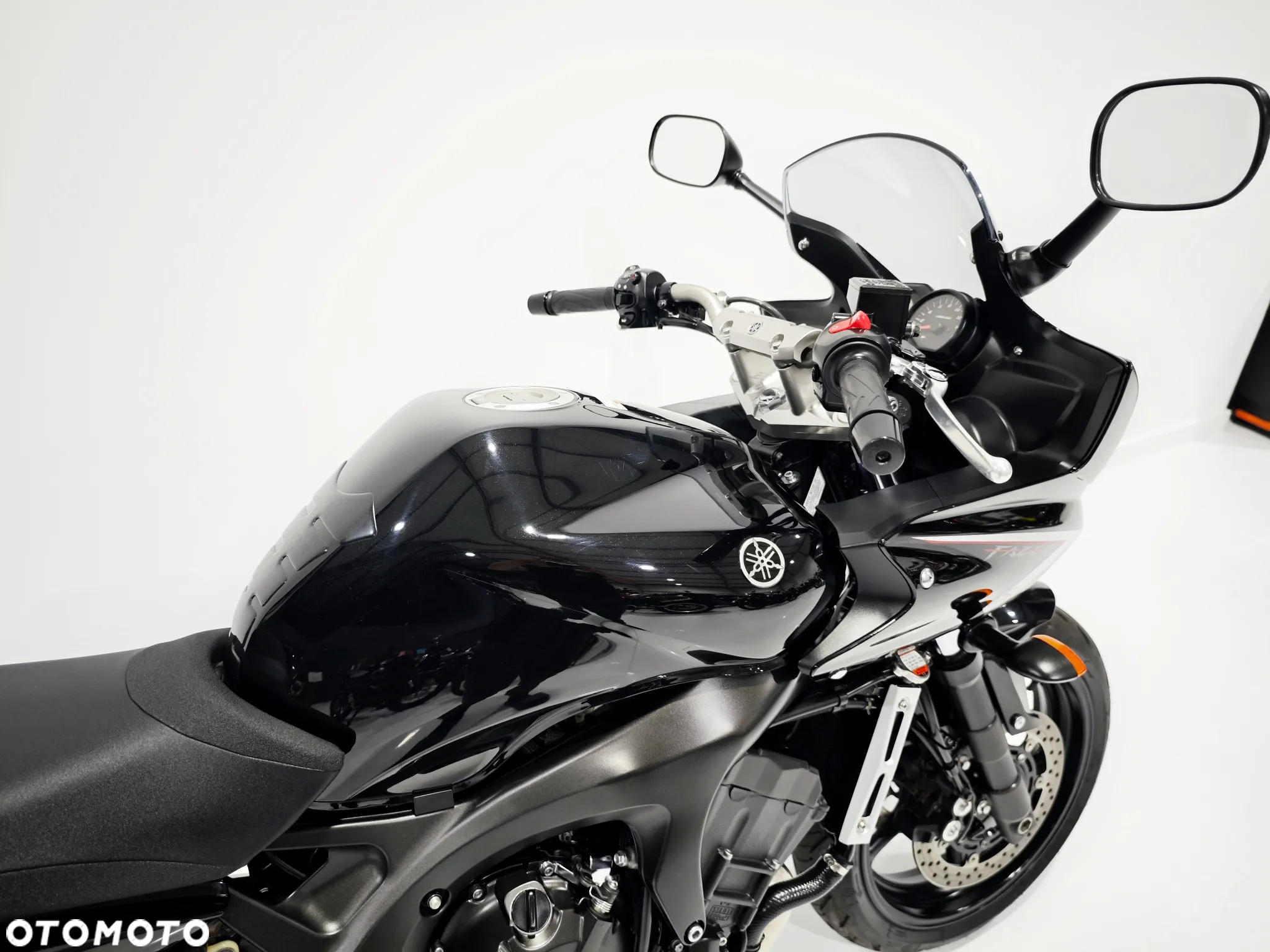 Yamaha FZ - 12