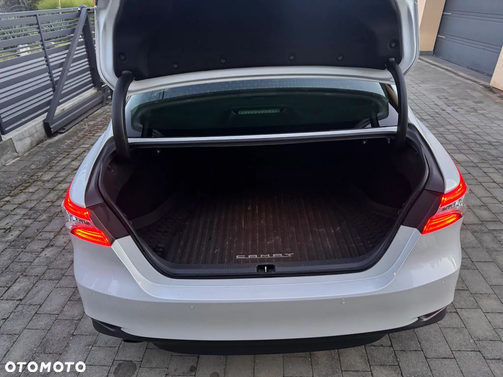 Toyota Camry 2.5 Hybrid Executive CVT - 8