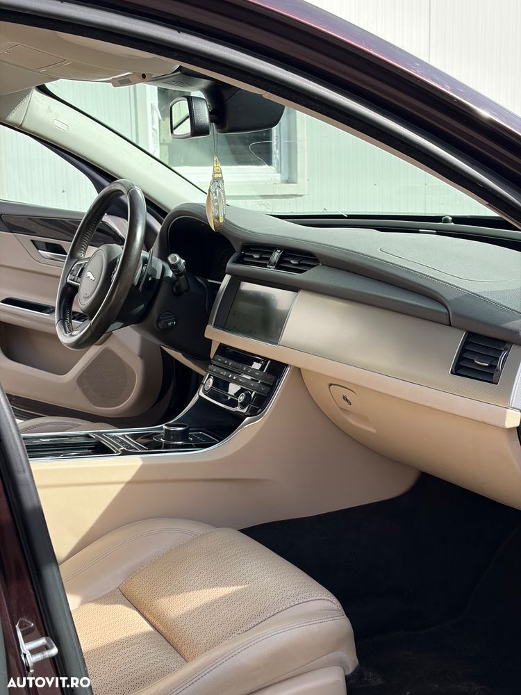 Jaguar XF 20d AWD Prestige - 5