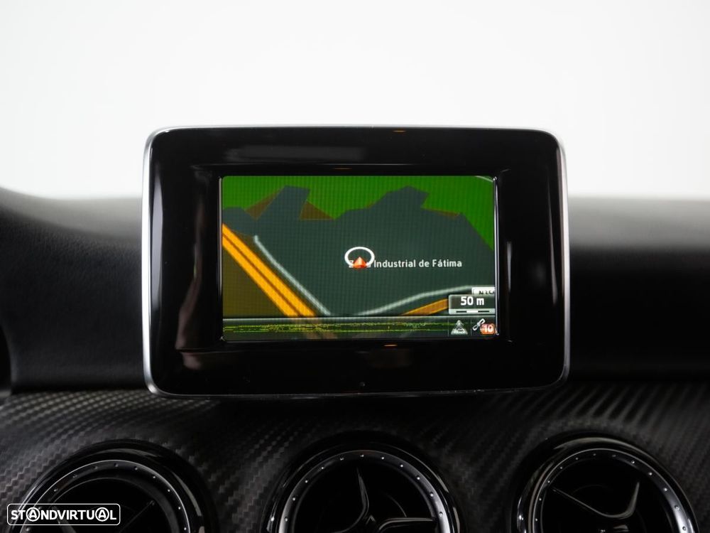 Mercedes-Benz GLA 200 - 18