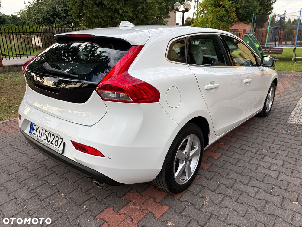 Volvo V40 D3 Momentum - 8