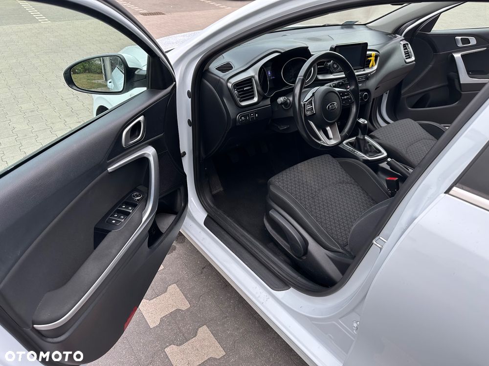 Kia Ceed 1.6 CRDi SCR M - 28